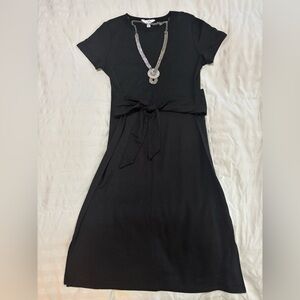 Women's Black Tie Waist Knit Dress.
Size: MED (8/10)